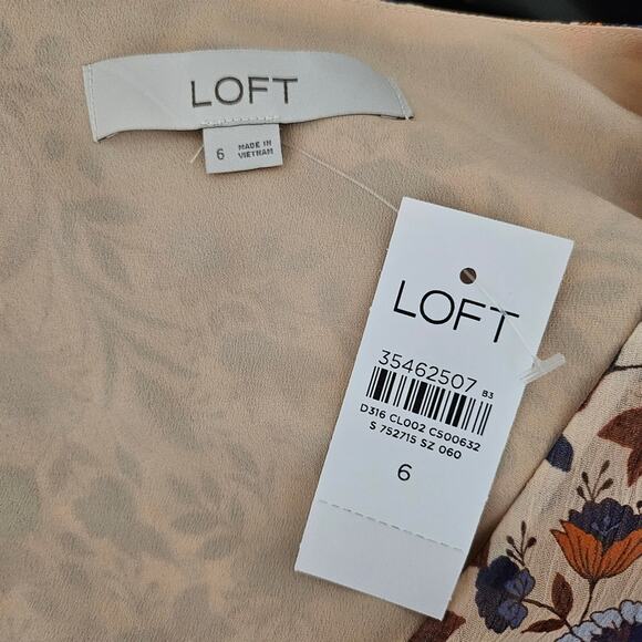 ⚡️SALE! LOFT Floral Ruffle Wrap Dress NWT - Picture 8 of 9
